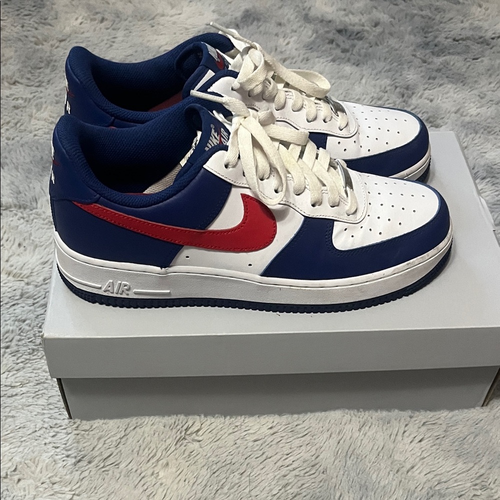 Nike Men's Blue and White Sneakers with Red Swoosh